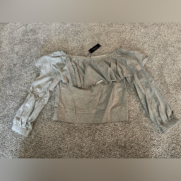 ROMEO AND JULIET COUTURE Size M Gray Fleece Ruffle Crop Sweatshirt R $59 - Picture 3 of 7